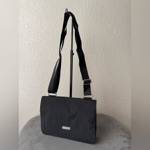 Baggallini Black Triple Zipper Pocket Adjustable Shoulder Messenger Bag